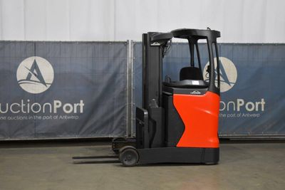 Forklift trucks and internal warehouse transport